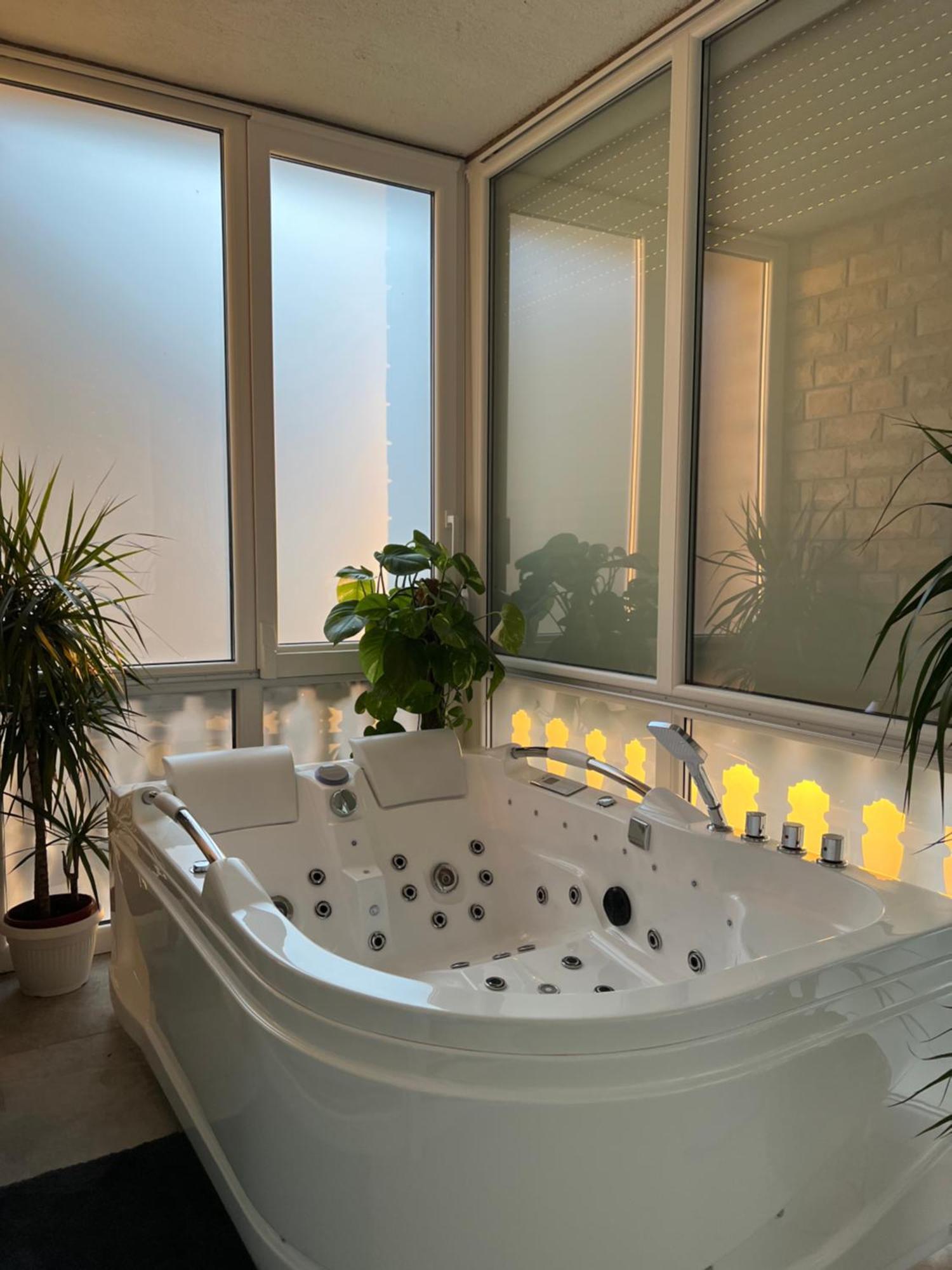 Luxrooms - Hotel Type With Private Jacuzzi Bjelovar Zewnętrze zdjęcie